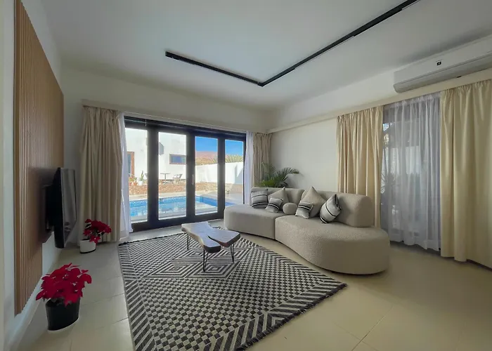 Blanca Villa *